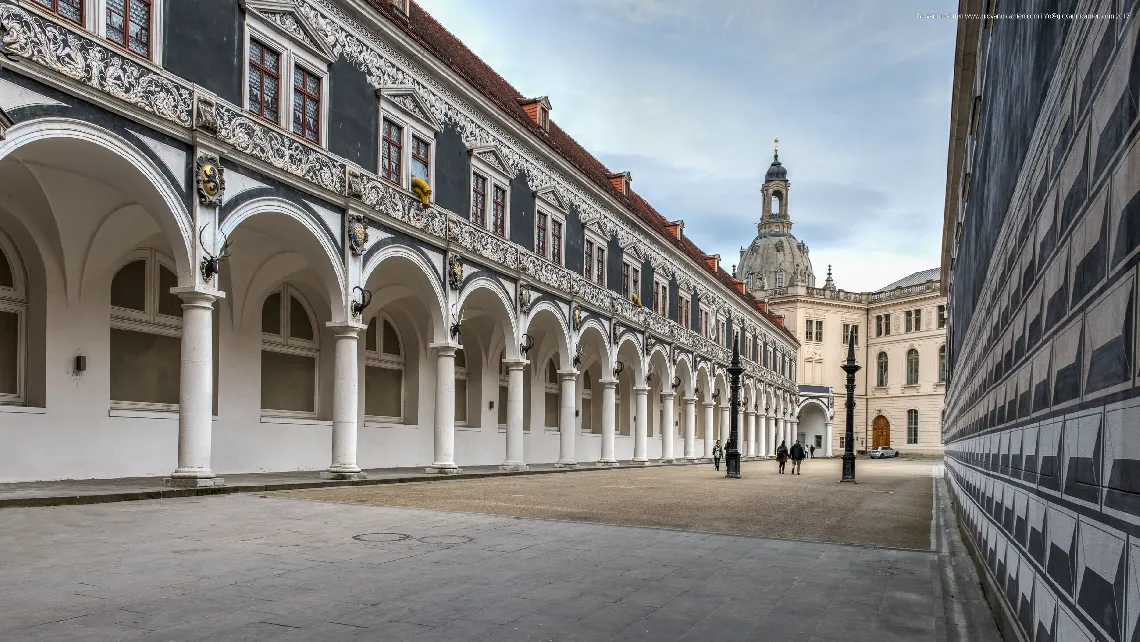 il cortile interno del palazzo Stallhof