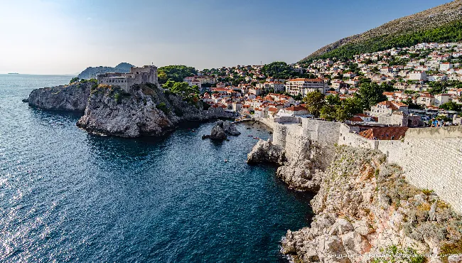 Il castello di Dubrovnik visto dalla cinta muraria del borgo