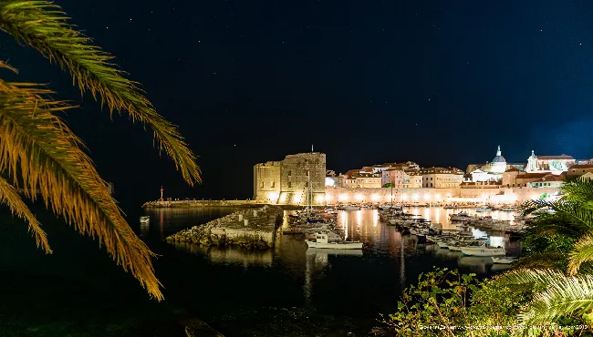 Vista notturna del borgo antico - Dubrovnik