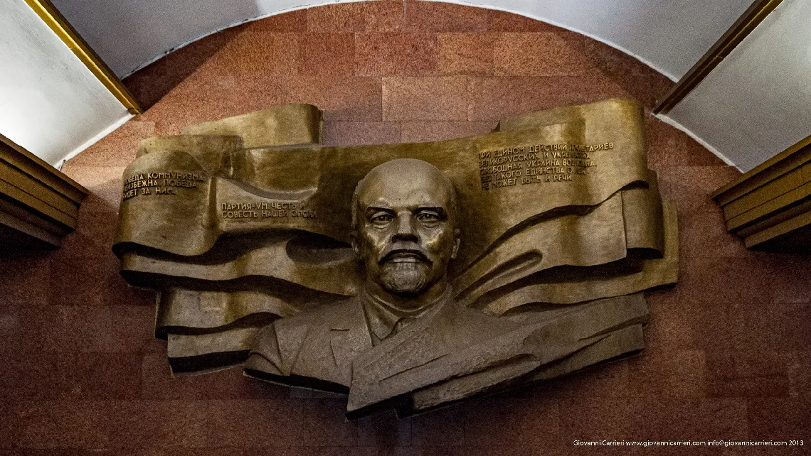 Monument of Lenin in the subway - Kiev