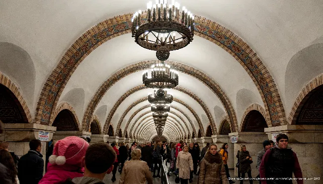 Stazione metro Zoloti Vorota con archi bizantini a Kiev