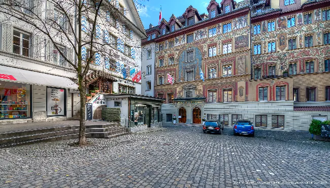 il decorato palazzo dell'Hotel Des Balances - Lucerna