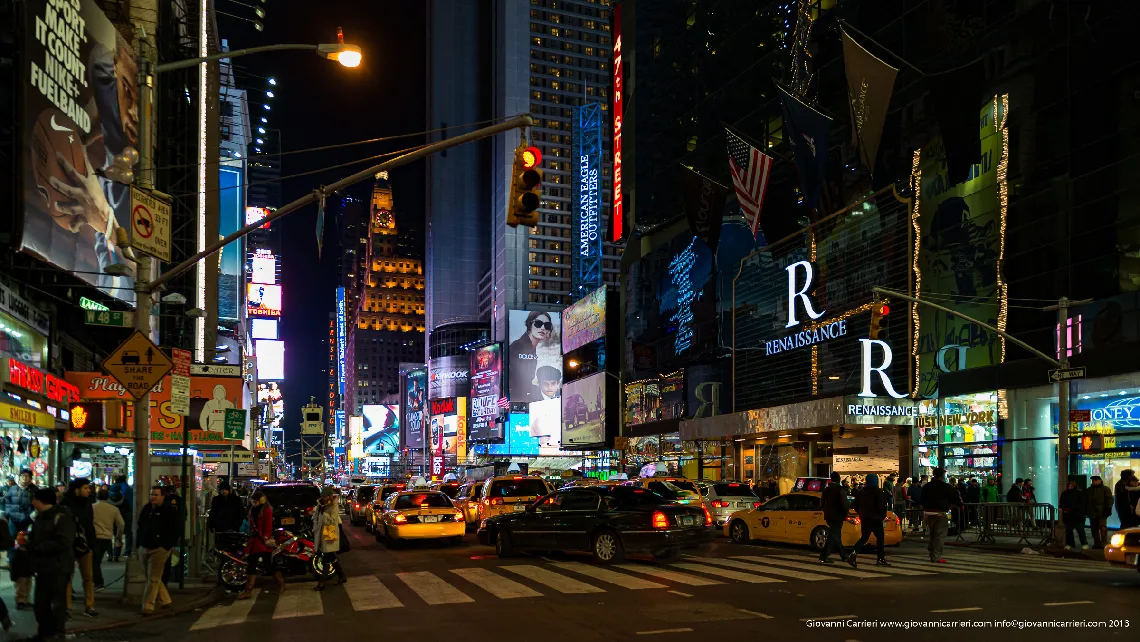 Vista notturna di Times Square