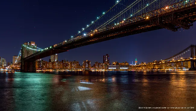 Brooklyn Bridge e Manhattan Bridge: Due Ponti nella Notte