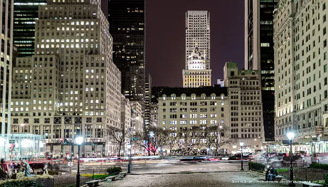 Pulitzer Fountain: Grand Army Plaza di Notte a Manhattan