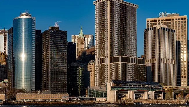 South Ferry: Vista sui Grattacieli del Financial District