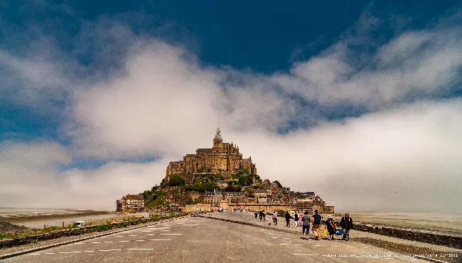 Il paesaggio di Mont St. Michel e la sede del fiume Couesnon