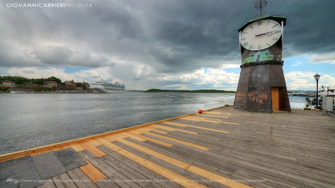 L'orologio sul lungomare di Oslo