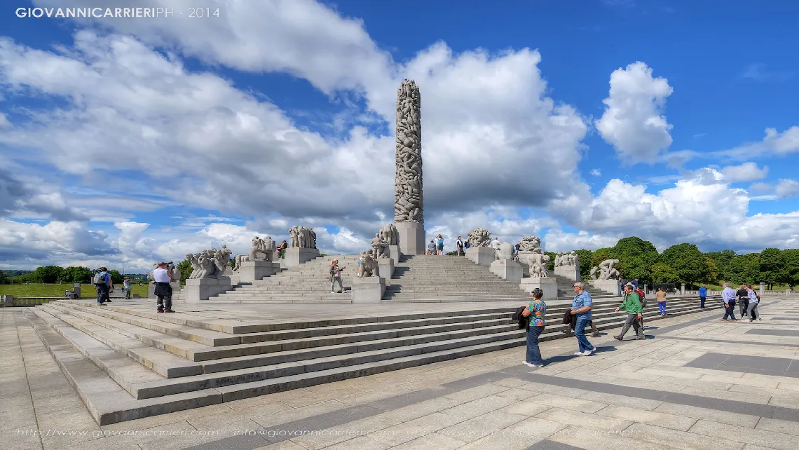 Il monolita eretto da Gustav Vigeland all'interno del Frogner Park