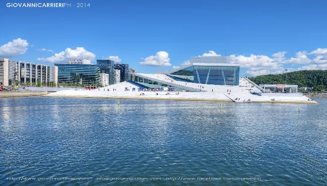 Il teatro National Oslo Opera House visto di giorno