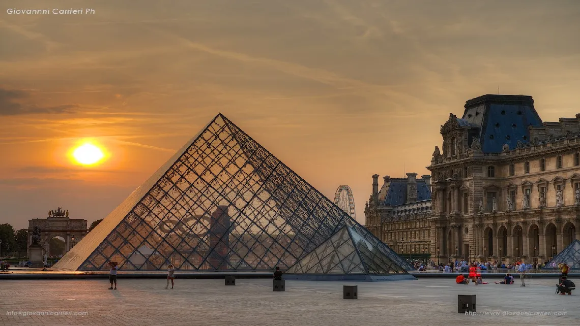 La Pyramide Inversee