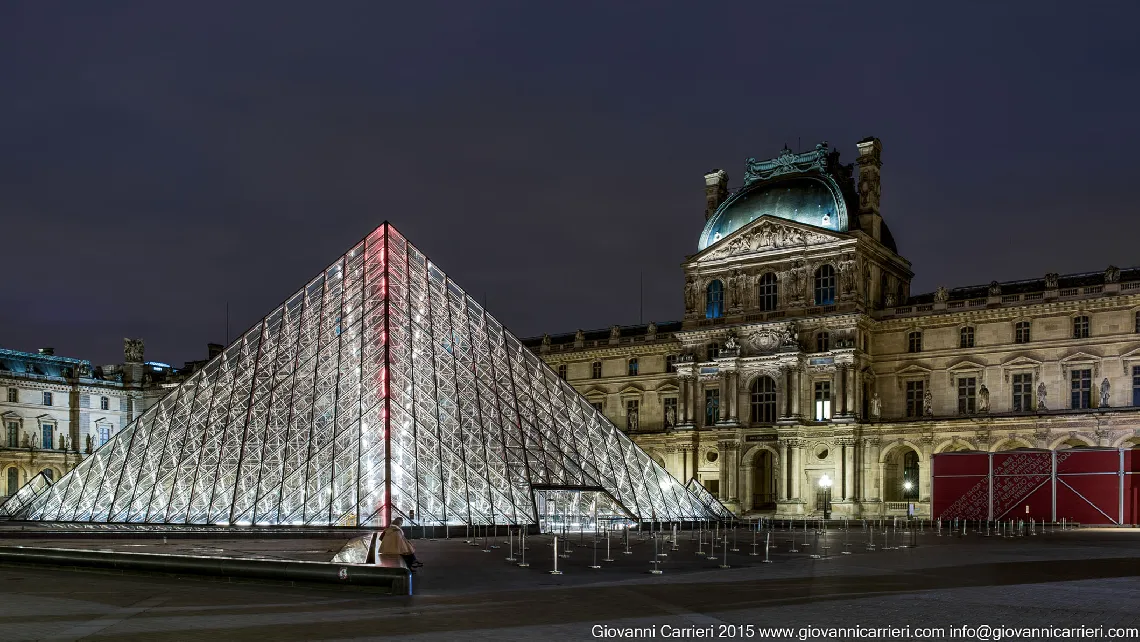 La notte sul Louvre