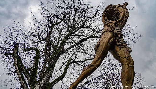 Statua anatomica nel Parco Tivoli di Lubiana