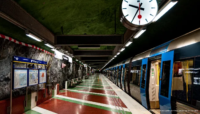 Banchina della Metropolitana con Orologio, Stoccolma
