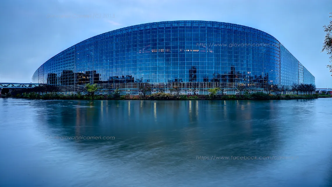Vista diurna del Parlamento Europeo - Strasburgo