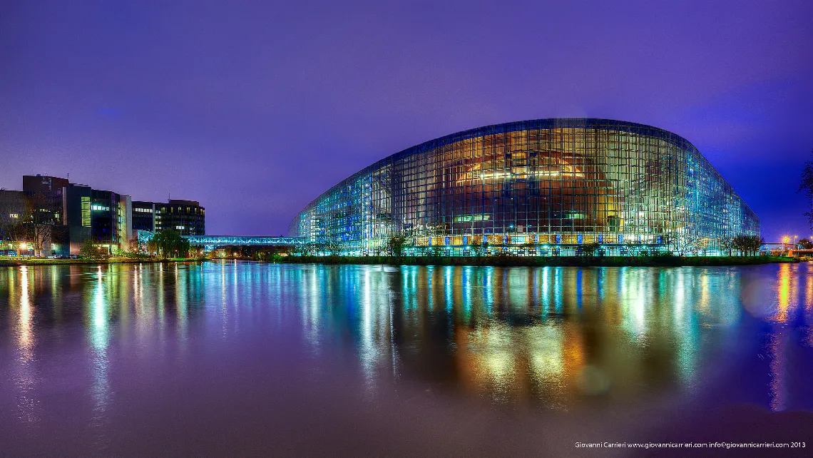 Vista notturna del Parlamento Europeo - Strasburgo
