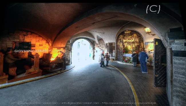 Stone Gate Chapel with Miraculous Icon