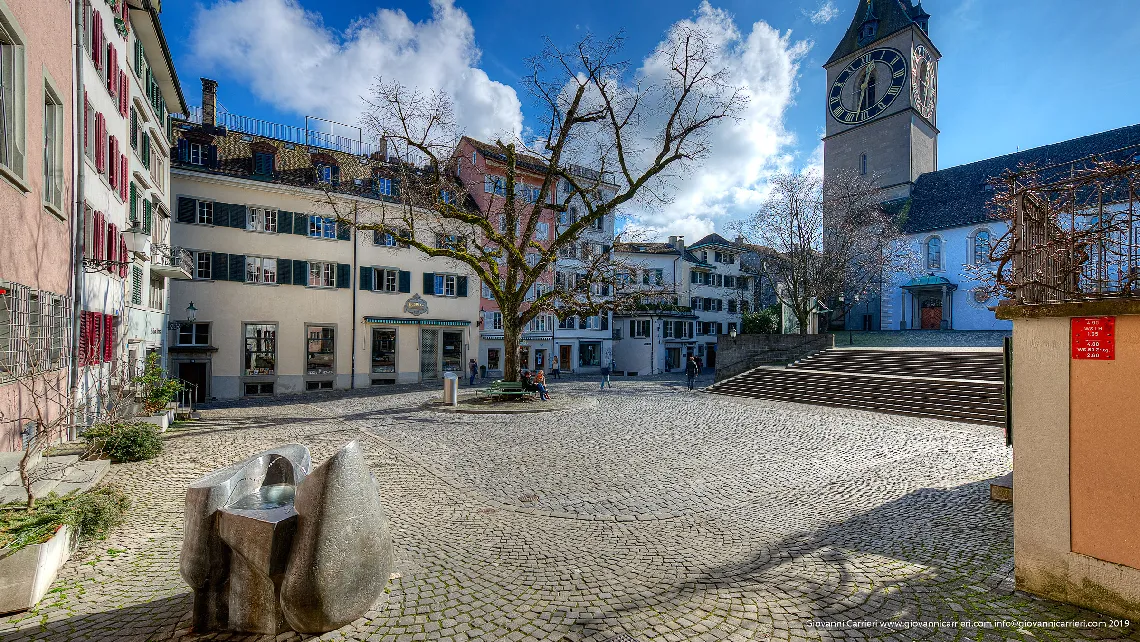 Il campanile della Chiesa di San Pietro - Zurigo